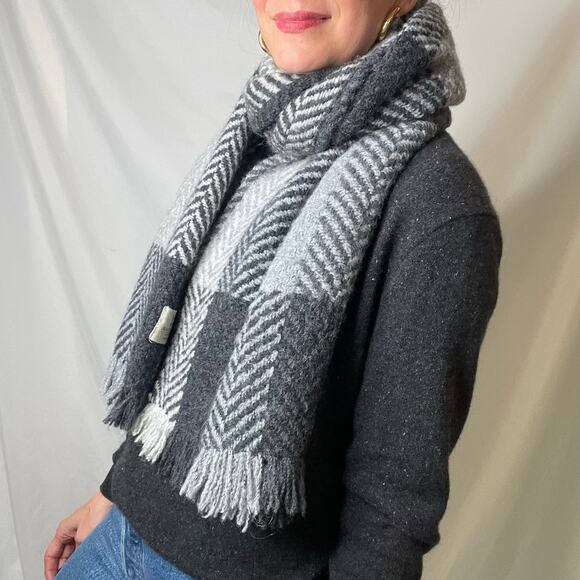 Aran Crafts sweater market blanket scarf plaid checkered herringbone wool Irish - Picture 14 of 17